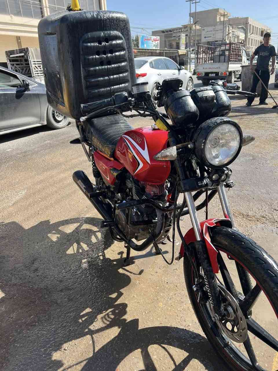 سلام عليكم  
مره خصه مدير الكروب 
دراجه شاينك موديل 23 اوراق جاهزه 
مكفوله 
دراجه وكاله نقص بس جاملغ امامي مكسور مثل ماموضح بلصوره 
دراجه موجوده بعرب جبور 
مجمع السلطان مستعجل علا بيعتها 
للاستفسار 
***********
***********
