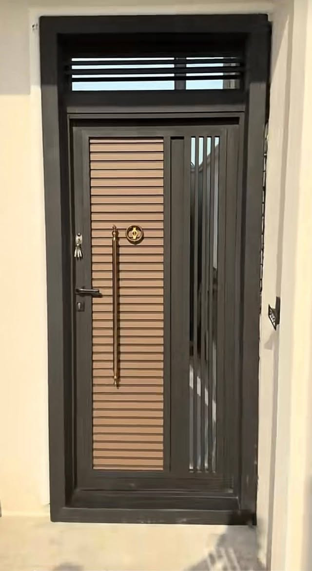 #اللهم لك الحمد حتى ترضى 
ورشة حداده عامه 
#ابواب -شبابيك 
 ابواب بدل الخشب 
باب قاصه .
 #محجرات 
#مراجيح -ميز طباخ  
#كرفانات سندوج 
صيانه وصبغ . لحديد القديم ابواب شبابيك 
العنوان /الناصريه الفداء
كذلك ورشه متنقله لجميع مناطق المحافظه 
للتواصل ... ***********
...***********
 عمل درجه اولى  . وشرط النظافه
باسعار مناسبه جدا  وجميع المديلات
