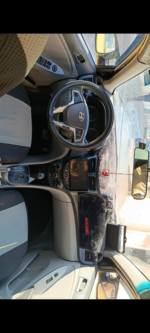 اكسنت مضلع ٢٠١٧
مكينة ١٦
كير ايتي AT المرغوب 
نضام Eco اقتصاد بانزين 
امريكي مبدل بيها بوند وجملغ 
السعر ٩٤ وبيها مجال 
***********

***********
