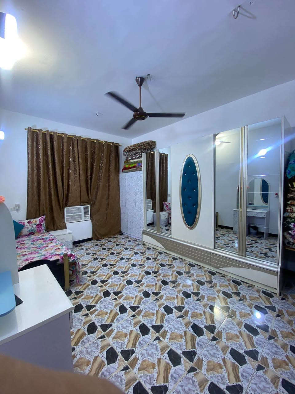 اعلان : عقار للبيع ( طابو  ملك صرف    في الزعفرانيه 

🔸 موقع العقار :  نهايه شارع المعهد دور الشرطه   

موقع مميز شارعين كبار مثل ما واضح جزره وصطيه 

🔸 مساحة العقار : ( 200) متر  الواجهة(10) نزال (20)

🔸 جنس العقار : طابو ملك صرف   طابق واحد 

🏗 يحتوي على  ستقبال معزوله صاله مطبخ صحيات منور 

يحتوي على 3 غرف نوم 

🏕 بيتونه صطح  بنا 2017

السعر المطلوب 200 قابل 

مراجعه مكتب عقار الاماكن  بيع مباشر 

♦️ للاستفسار يرجى اتصال بلرقم 

*********** مكتب الاماكن للعقارات
