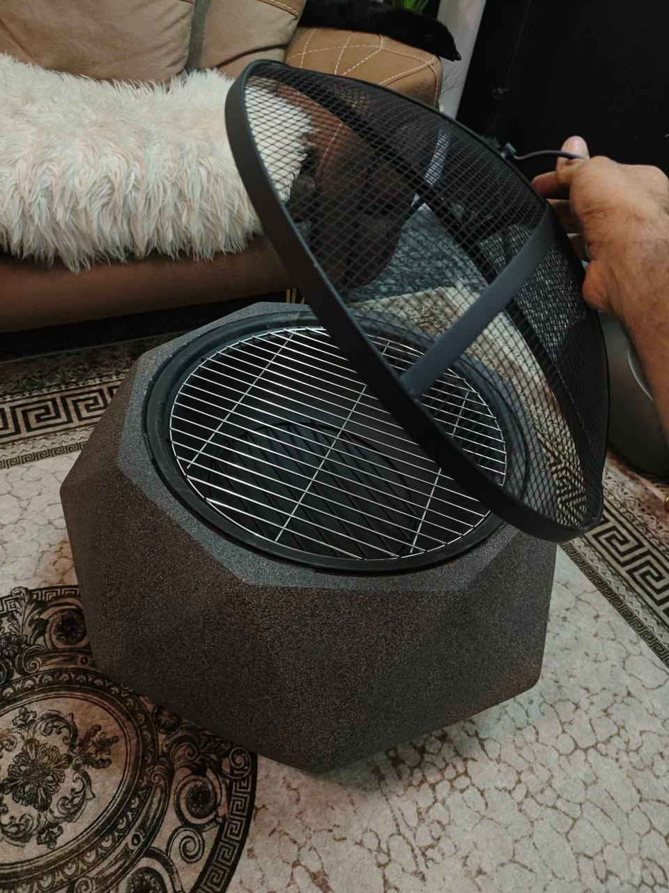 متوفر شواية فحم حجرية بريطاني أناقة وجمال لجميع انواع مشاوي مناسبة للحدائق والشاليهات للاستفسار ***********
