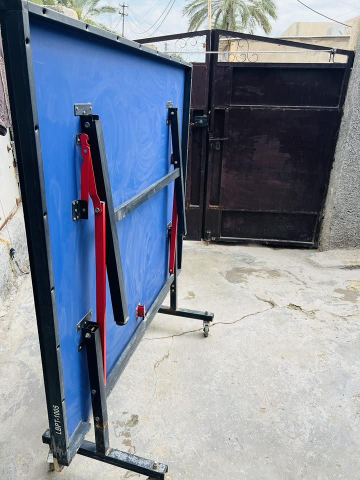 ميز منضده مستعلمه للبيع
السطح مالتها بي ندبات من اللعب بس ينلعب بيها طبيعي 
السعر 150
مكاني بغداد الزعفرانيه
⚠️ملاحظه بالصور ما كاعده عله كاع عدله ف مبين بيها عواج لكن هيه مابيها شي 
***********
