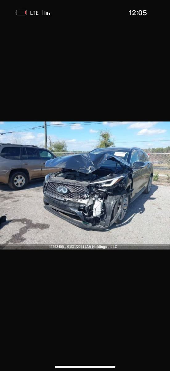 السلام عليكم 
البيع انفنتي QX50
موديل 2022 حادث بس بنيد وجاملغ بارد
سياره كامل مواصفات
مكان بغداد 
السعر 20 الف دولار 
موبيل ***********
