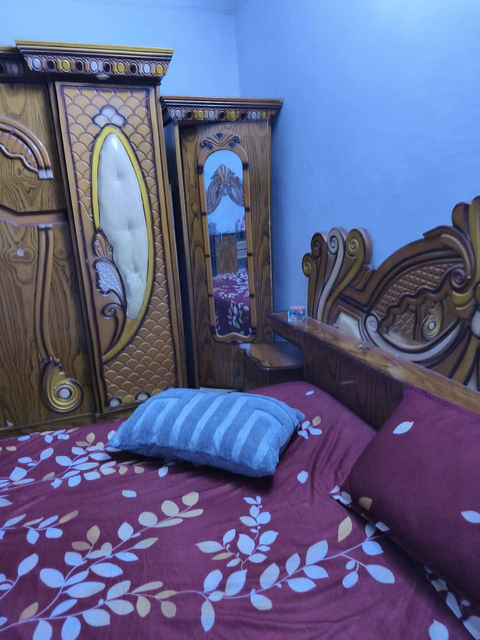 سلام عليكم كاونتر مرمر قطعتين سنك وملحق سعره 150 الثاني الصغير 125 الابيض مابي سنك ملحق وكاونتر سعره100 غرفه نوم سعرها300 (ملاحضه الاغراض يرادلهن ترتيب مو تجي وتكلي ماكلت يرادلهن تعديل شويه) مكاني بغداد بلديات المعكسر *********** توصيل موجود للغرفه مفتوحه حالين بل كاع
