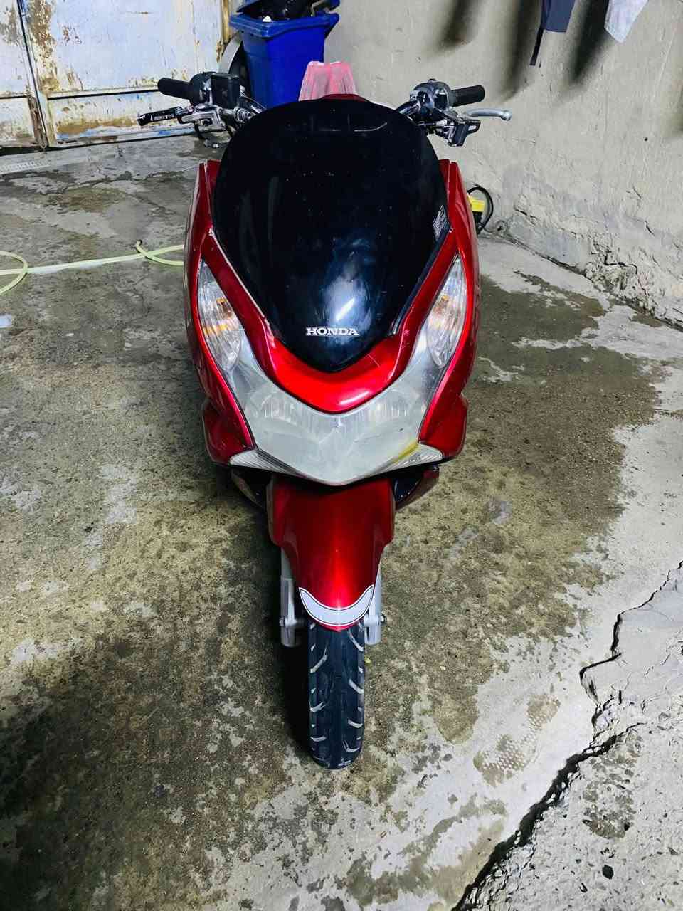 Pcx جيل اول ياباني للبيع
مكينة 125 مكفولة 
كفرات بلادية 
السعر 1250 وبيها مجال 
بغداد مدينة الصدر 
للإستفسار: ***********
