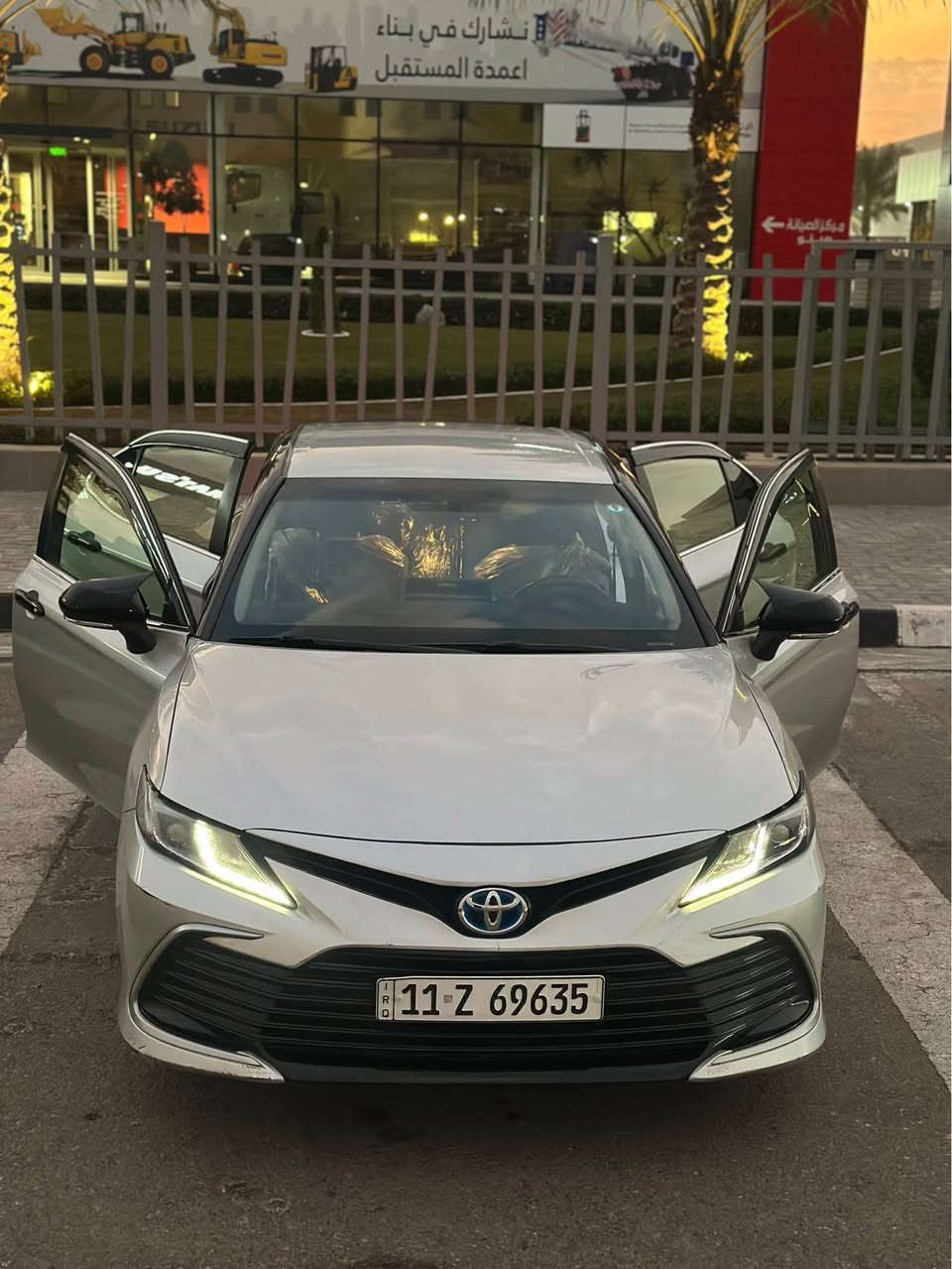 تويوتا كامري 2023
لون سلڤر خليجي بدون ايرباك 
((السياره بيها طخطخات مو حادث 
قبغ صندوق مبدل تجاري [يعني فقط قبغ الصندوق صبغ]
بارد مثل ما موضح بالصور 
بالباب الخلفيه جهة السائق 
والجامرلغ الامامي ))
ماشيه١٣٧ الف كيلو متر 
مكاني بغداد ***********
بيع مستعجل 168
٧٧١٢٣٤٨٦٩٩ بغداد, العراق
