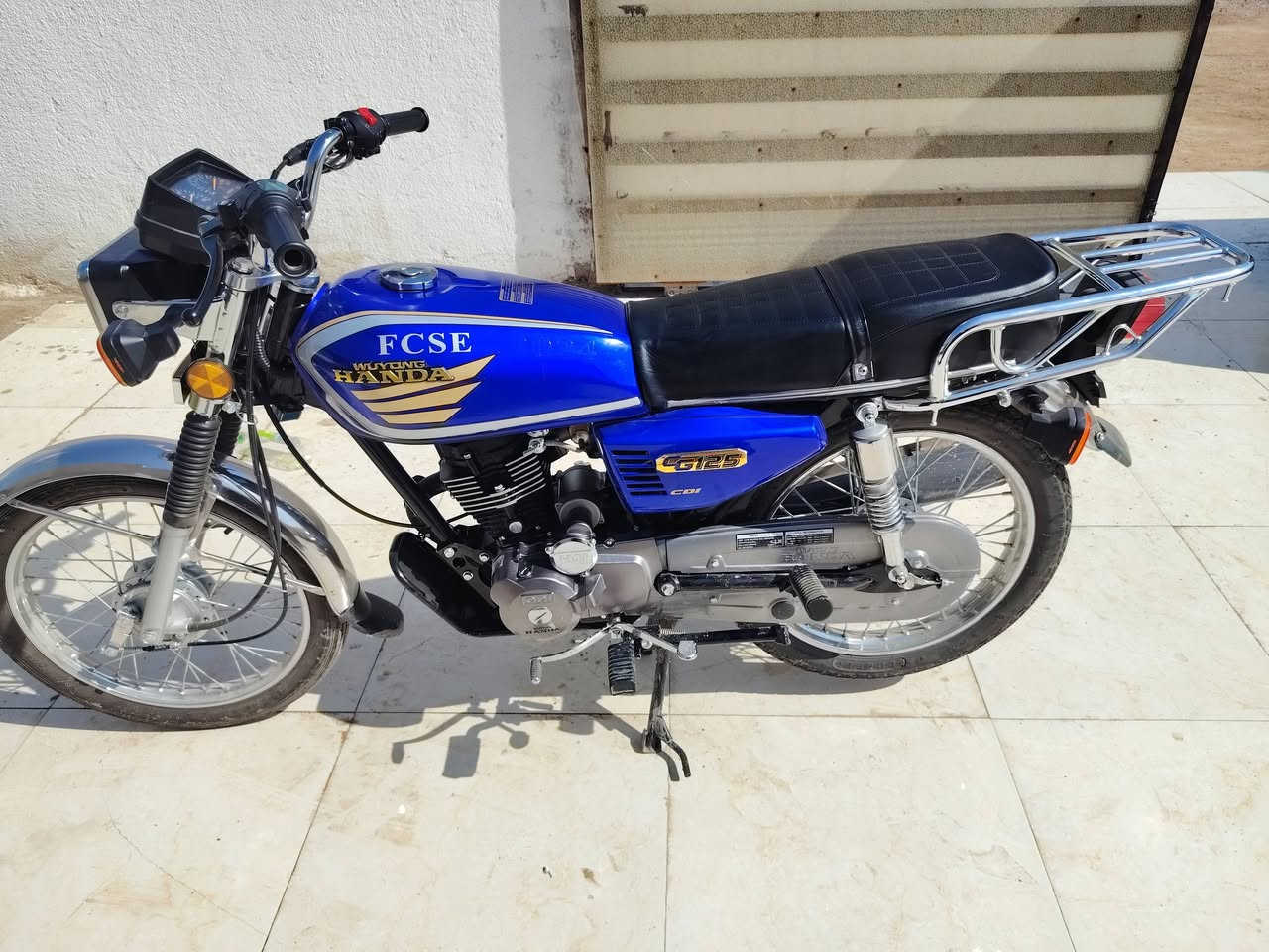 دراجه هونده خمسه كير
جديده  ماساحكه بعده 
بدون بس وصل 
***********
