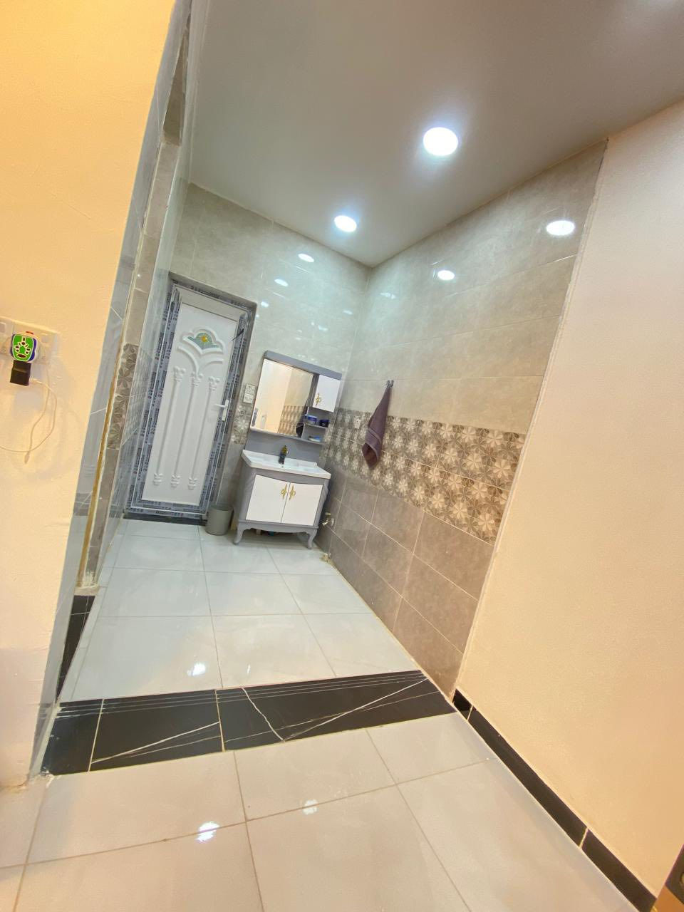 السلام عليكم
دار للبيع  البوعيثه مجمع العدل مساحة ١٢٠م.  واجه ٦ وربع ونزال ٢٠ 

طابق ونص 

الاول كامل والثاني غرفتين نوم وسطح 

طرمه كبيره 

البيت جاهز للسكن ناقصه واجهه بس 

للتواصل 

***********

***********
