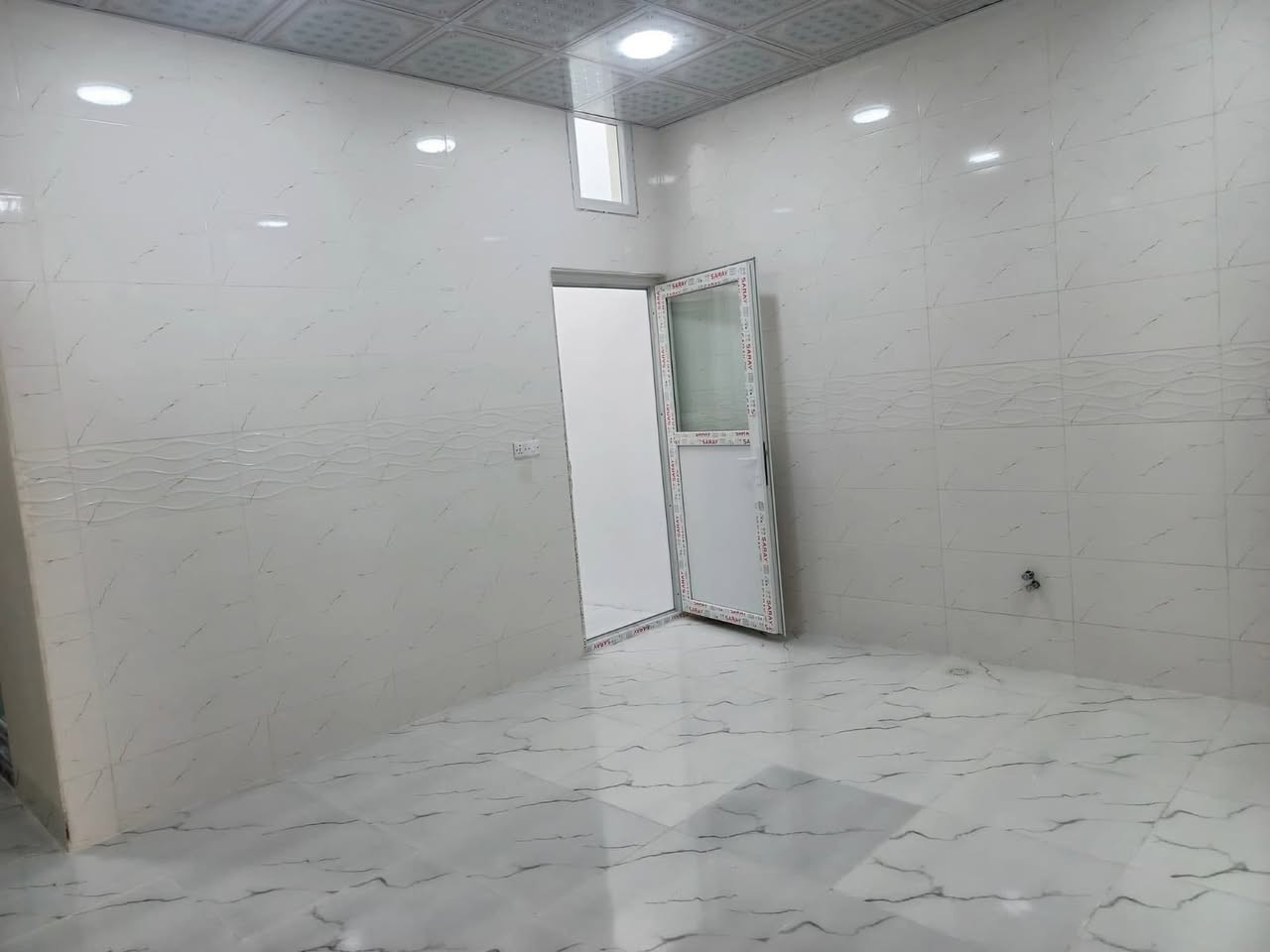 #اعلان
دار للبيع طابو صرف في منطقة ال ٥٥
مساحة ١٠٠ متر
رقم العقار ٥٥/٢٠٠٧
بناء حديث مثل ما موضح في الصور
السعر ٧١ مع مجال
للاستفسار الاتصال بالرقم ***********
او زيارة مكتب اق صو سايدين كوباني قرب صيدلية غصن زيتون
