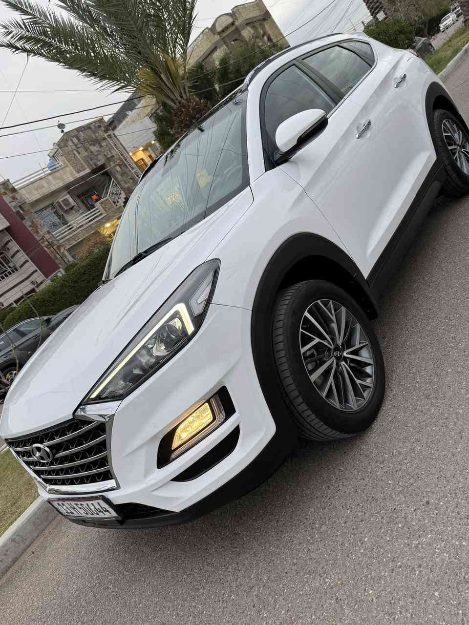 اخوان السلام عليكم.
عندي هونداي توسان 2019. الكاصد 
ماشيه 62 الف فقط. 
بنوراما 
كراسي كهرباء 
نفكيشن نظام خرائط 
شاشه ابل كار بلي وكامره دواره 
مقاعد جلد 
حساس خلفي امامي 
شاحن واير ليس 
فول تحكم استيرن 
بصمة. وترحيب 
ومري الجوانب كهرباء اوتو 
السياره مكفوله كفاله عامه من الصبغ والتبديل ولضربه. بيها فقط بارد بل باب لخلفي ليمنى على كد شبر فقط ولباقي كفاله عامه. للاخير السياره بأسمي. ارقام وسنويه وهزه وكلشي جديد 
عارضها ب198 ورقه وبيها مجال بسيط 
***********
