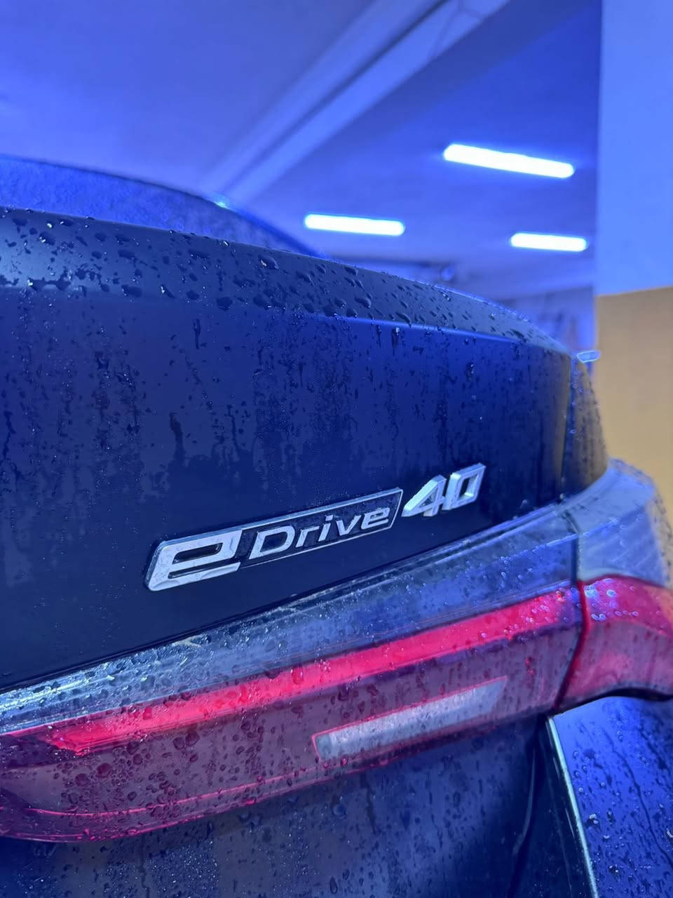 بي ام دبليو كهرباء ب الكامل  وارد امريكي للتواصل مع صاحب السياره (***********) ٣٥٠وبيه مجال بسيط
