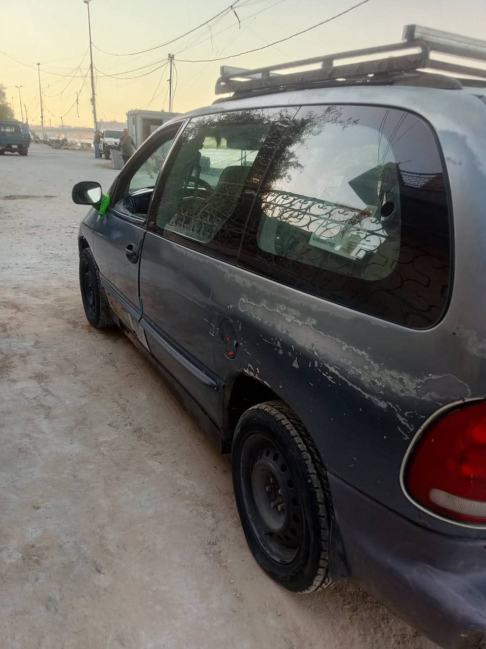 السياره للبيع سعرها اربع ملايين
وهذا رقمي 
***********
