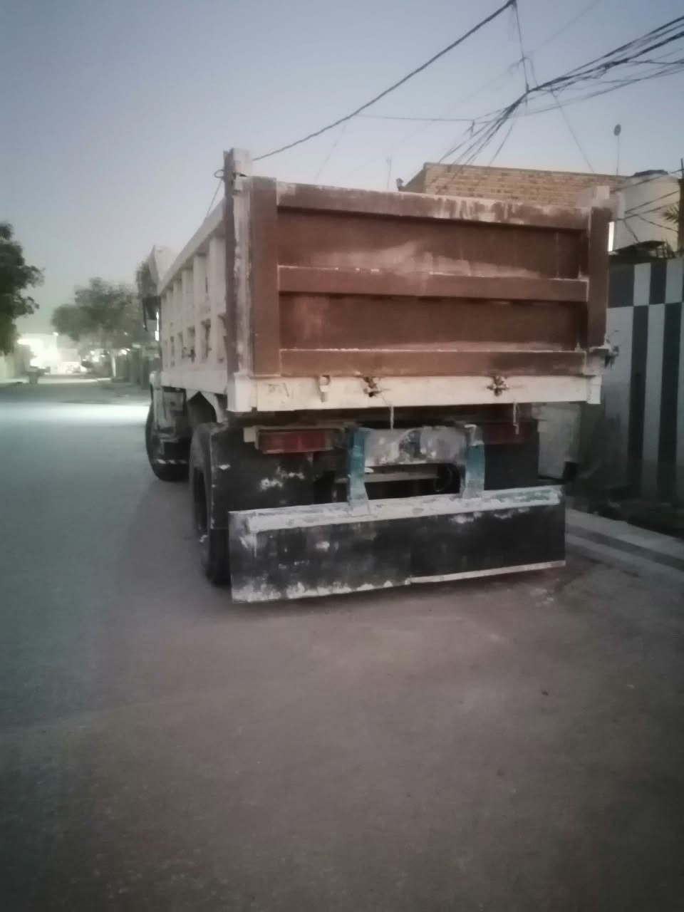 السلام عليكم
فالفو موديل 83 للبيع

محرك جي 10 تجفيت جديد

كير 4/4 جديد

اكسن الانكي

تخم تاير 24 جديد

بدي جديد جكات 2اسرائيلي

كهربائيات كلها شغاله

باتريات جدد 

حصة كاز 300لتر 

رقم كربلاء بأسمي.   مكلف بلنشر 

المكان النجف الاشرف السعر.  ***********
