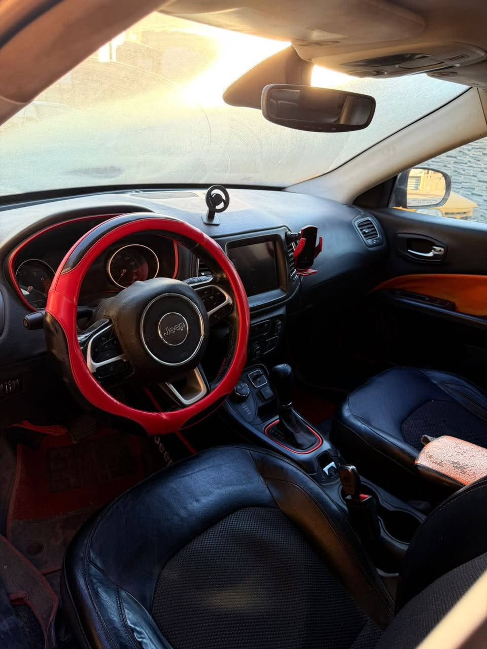 سلام عليكم للبيع جيب كومباس 2018  

سياره فول مواصفات واحد على واحد 
بنوراما بصمه كراسي كهربائية كشنات جلد يعني مواصفات فول فول
رقم بغداد الدولي 

سياره حادثه حلو شي بسيط
بدون تبديل وبدون صبغ غراضها كله موجوده اب امريكا يعني سياره ليبل واحد

سياره تو كلر لونيين 
اسود وبرتقالي 

مكان بغداد الزعفرانيه 
للاستفسار ***********
