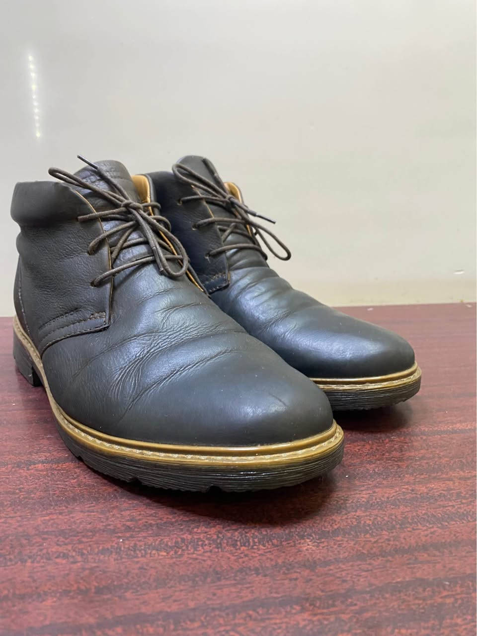 السلام عليكم 
حذاء جلد اصلي 
قياس 42
السعر 30 الف 
مكاني بغداد بلديات 
رقمي ***********
يوجد توصيل 🚚 بغداد, العراق
