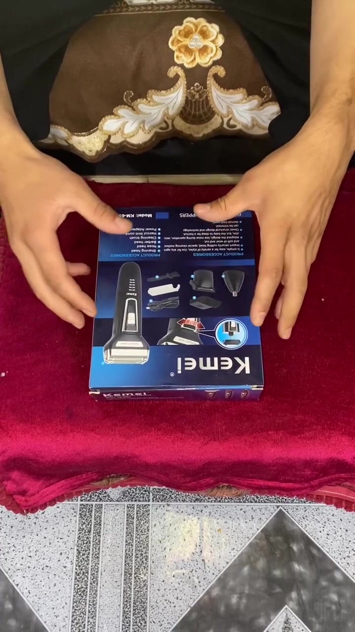 السلام عليكم عدنه غراض تصفيه مال محل
مكينه كيمي افضل مكينه وجاي ياخذون من عدها حلاقين 

تتكون من 3 ملحقات 

التوصيل مجاني فقط ناصريه ❤️🚕
*********** واتساب
