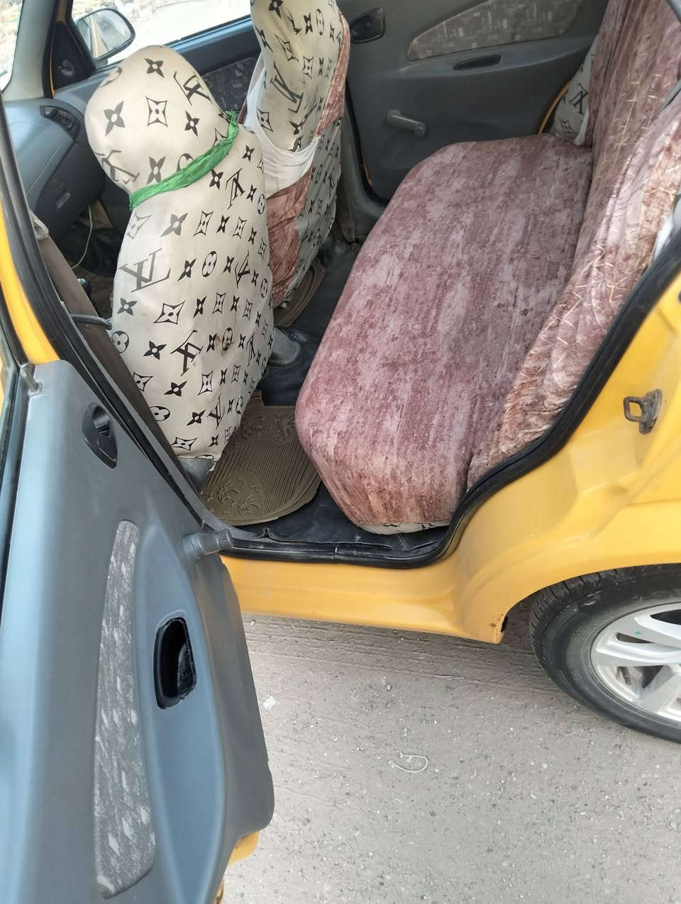 سلام عليكم طيبه للبيع موديل15 بسمي رقم ذي قار مداور ثاني يوم  كير جيد محرك خيط بدون تنقصي  حداديه تخم تاير      كهربائيات كامله ماكو اي نقص  السعر 36وبيها مجال  تجي وتشوف وبخدمتك ملاحظه سياره مكفوله من ضربه بس هاي مشرر عليها بيدي بجاملغ الايسر فقط 🌹 
***********رقمي  الناصريه مركز
