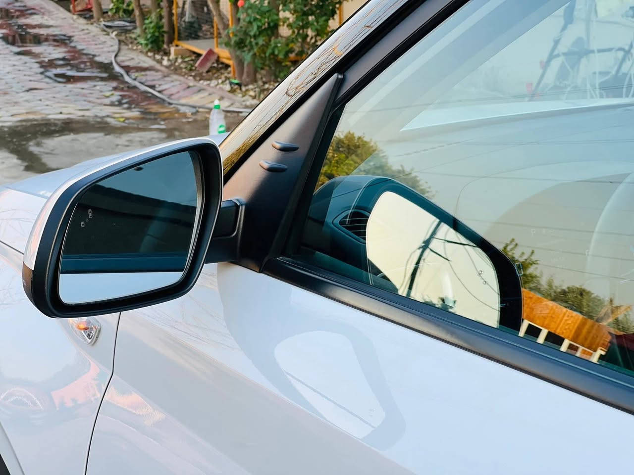 السلام عليكم فينو هونداي
موديل 2023 محرك 1600 دوش حر 
سياره فول عدا البصمه وكشنات كهرباء 
***********

**حادث ٣ صابع جاملغ خلفي وصندوق + طخه تحميل بتكمه 
1فتخه سقف 
2 تحديد مسار 
3 قياده ذاتيه 
4 تحكمات ستيران 
5 توقف ذاتي 
6 نمرات كير 3 
7رادارات 
8 رادار امامي 
9 رادار خلفي 
10 لد داخلي وخارجي 
سياره كثر من موصفات حادث بسيط جدا بدون دواخل بدون إرباك وضح الحادث بصور **السعر(١٢٠)بيه مجال حيل بسيط  مكانهة بغداد المدائن 
***********
