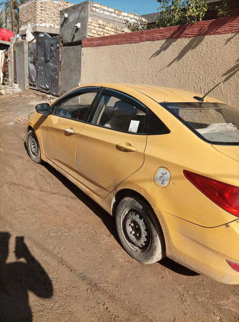 اكسنت موديل 2012 بابل خليجي باسمي تبدل بنيد فقط  سياره حلوه ومال عيشه بدون تلريد مكينه وحداديه وكير حلوه كهربائيات كلها شغاله السعر 70 وبيها مجال بسيط مكاني حله ***********
