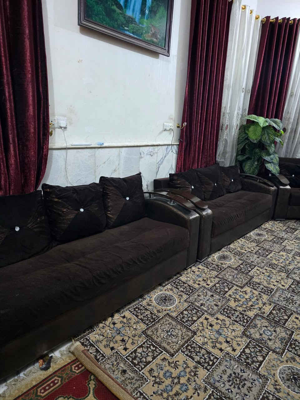 تخم قنفات للبيع
نظيف جدا استعمال قليل السعر 200 الف 
مكاني حلة ..نادر 3
للاتصال ***********
