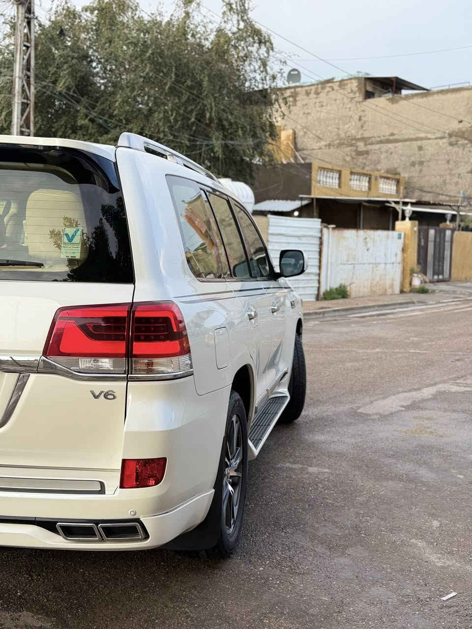 ألسلام عليكم 
للبيع لاندكروز 2020 ساز باب أول
كفالة عامة
المواصفات
بصمة تشغيل+ابواب+صندوق
حساس أمامي خلفي
كامرة خلفية
كشن كهربائي
3 شاشات 
4X4
جكمجة ثلاجة
بانوراما
68 الف قابل للزيادة
وباقي المواصافات المعروفة
المكان بغداد الزعفرانية
للأتصال ***********
