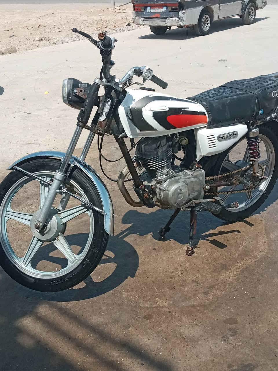 موطور للبيع ٢٠١٩ السعر ٢٠٠ وبيها مجال رقم ***********
