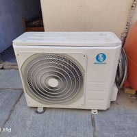 عندي هاذ السبلت والقرآن أخذته ب٧٠٠ اريد ٤٠٠ وجديد حته مامستعملته كدامك...