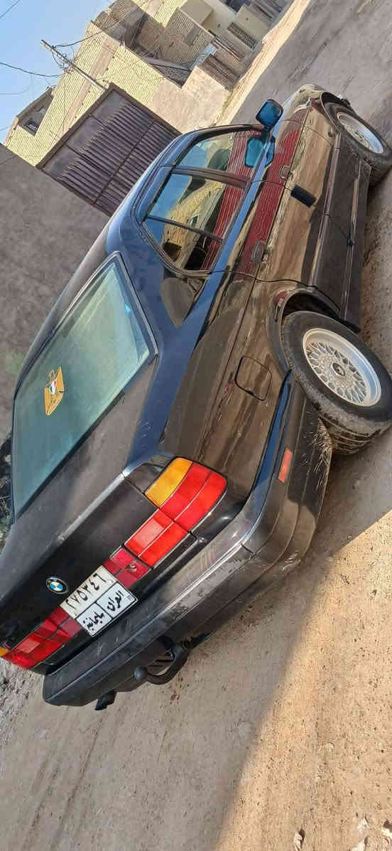 السلام عليكم بي ام 525  وارد ياباني بجم عريض مسكر فانوس موديل 1995 سيارة صبغ جمالية فقط نضيفة بمعنا الكلمة تجي وتشوف بعينك كير محرك بحالة جيدة جدا عليها ادامة من فيتبم جديد اصلي وراديترات وجوينات وبلكات اصلية ونوزلات اصليات دهن كلة اصلي من شركة اكسادو10w40 بدون لا تنقيص ولا تبخير
مواصفات سيارة 
كشنات جلد وكهرباء 
تبريد قطعتين ثلج 
مري كهرباء 
جام اوتو كلة كهرباء بردة خلفية 
داخل صاج ملكي واسود دبل ايرباك سيارة دبل جكمجة
ويل خلية وتخم تاير جديد سنتر لوك شغال بيهة منضومة زنون عالي ناصي سيارة رقم سليمانية تحويل ثاني يوم سيارة مكانها بغداد الدورة 
سعر 80 وبيهة مجال بسيط 
لاستفسار***********
