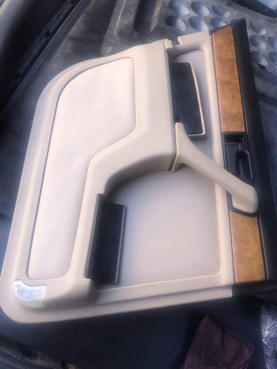 متوفر غرفه 700لون بيجي // غرفه 500 لون اسود بدون تنته وكاعيه
عنوان بغداد مجمع مشن شارع تاسع محل الحمد ***********
