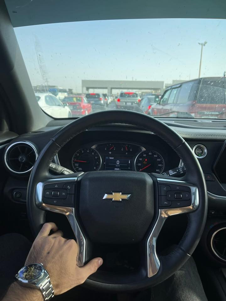 شوفرليت بلايزر
2022 3lt🟢

🔴فئة Red line 

محرك 2000 تيربو

فول مواصفات للاخير اعلى فئة 

بانوراما 

كشنات جلد

قطعتين تبريد

تسخين مقاعد

بصمتين تشغيل

3 انضمة قيادة ( نورمل ، سبورت ، ثلجي )

رادار امامي 

مثبت وتحديد سرعة 

 مرقم وكامل

رقم اربيل باسمي تحويل ثاني يوم

سنوية وهزة جديدة فقط تبصم

🔵ماشيه 41 الف كيلو متر

اخت الكلين 

صور الحادث بالمنشور

بدون صبغ بدون تبديل

فقط بارد بجاملغ السايق الامامي

والسيارة متتقارن بالبقيه 

من النوادر بحادثها ونضافتها

تايرات مشلن الاصلية والسيارة كامله ربع متذب عليها 

السعر 245 وبيها مجال 

مكان السيارة تكريت 
***********

معجبك المنشور اتركلنه كلمة حلوه مثلك ♥️
