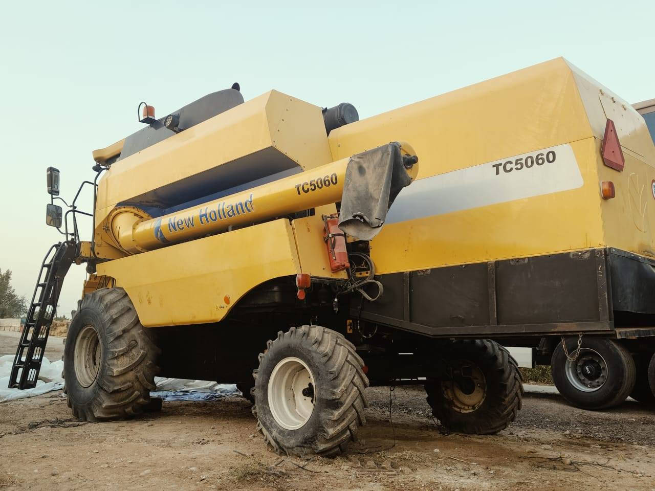 حاصده للبيع خمسه بلم دبل درام طبله 15قايش بم ونوزل موديل 2008رقم اربيل كفاله من الحيم ادامه عامه ***********
