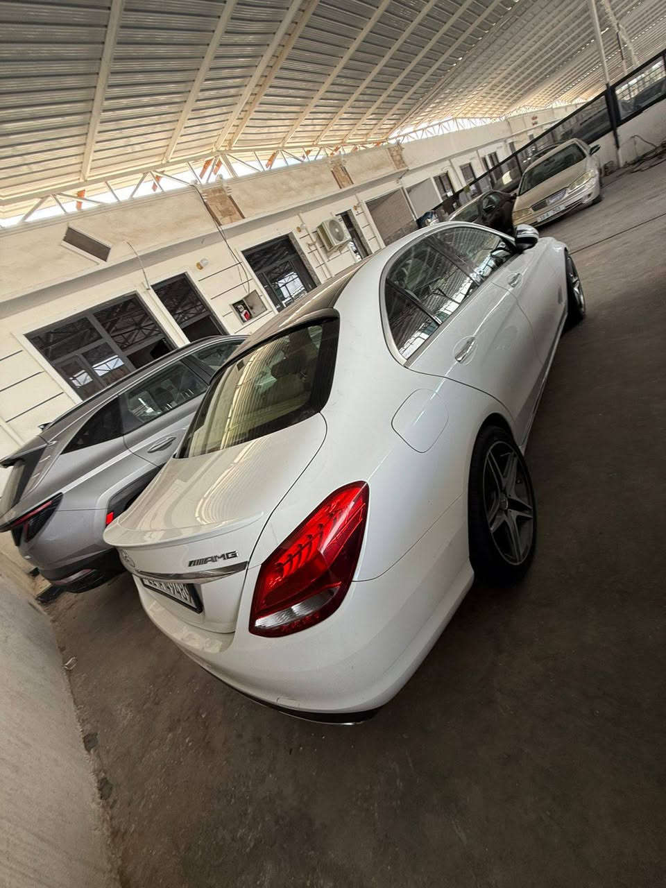 السلام وعليكم للبيع مارسدس
موديل 17 حادثه بنيد ودعاميه 
وارد امريكي سياره مستعجل على البيعه
للستفسار ***********
السعر 215 وبيه مجال حك الجيبه مكان السياره الدوره
