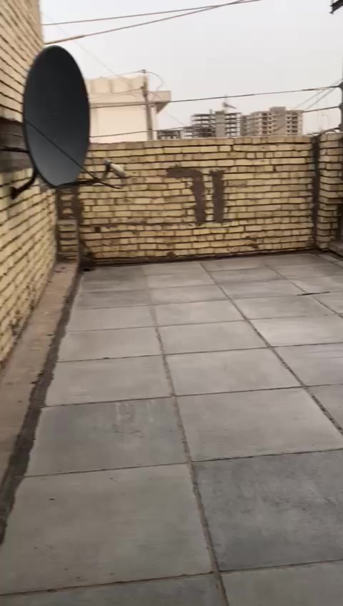 مشتمل 75متر طابو صرف البلديات دور العمال خلف مجمع الكنائس  شارع عريض يحتوي على خدمات خارجية واستقبال وحولي ومطبخ بارد ومطبخ حار وحمام ثاني 
الطابق الاول غرفتين نوم كبار وحده سويت وخدمات وبيتونه وسطح اول وثاني 
واجهه 4 متر صب مسلح سعر 220مليون 
للتواصل ***********
