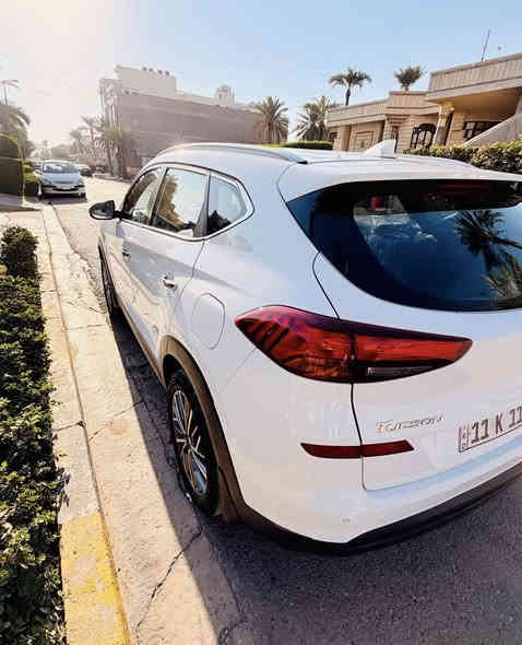 السلام عليكم للبيع توسان 2019 خليجي وكالة  الكاصد فول مواصفات ما عدا البنوراما كشنات كهرباء لفكيشن شاشة اصلية بصمة مكفوله كفاله عامه ماعدا صبغ في البنيد والجاملغ بدون دواخل بدون ايرباك اثر شخوط وكم رصعه بالقمارة اثر حالوب ممبينات والباقي كفاله مكينة ٢٠٠٠ دوش كير ومحرك كفالة ماشية ٦٧ رقم بغداد الجديد السعر ١٨٥ ورقه وبيها مجال بسيط للاستفسار ((***********)) مكاني بغداد زيونة .
