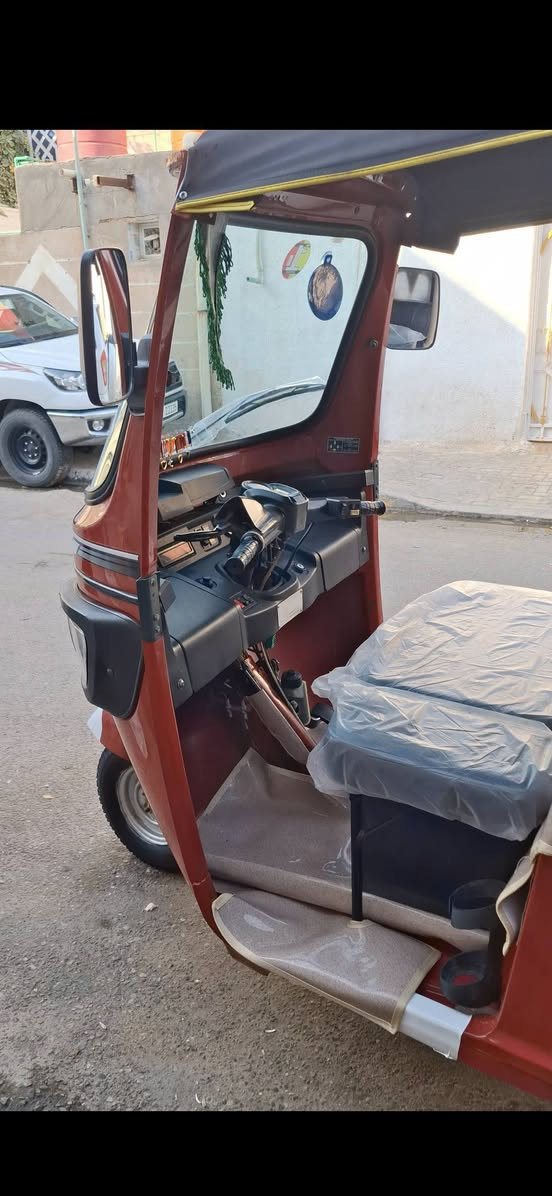 تي في اس موديل 22 رقم  بيها تلكيطات وضربه جوه اللغد كد شبر مكينه بس ولفات الباقي كفاله كهربائيات كلها شغاله  تكتك انضف من الصوره 
بصره حيانيه ***********
سعر 8500 قفل

