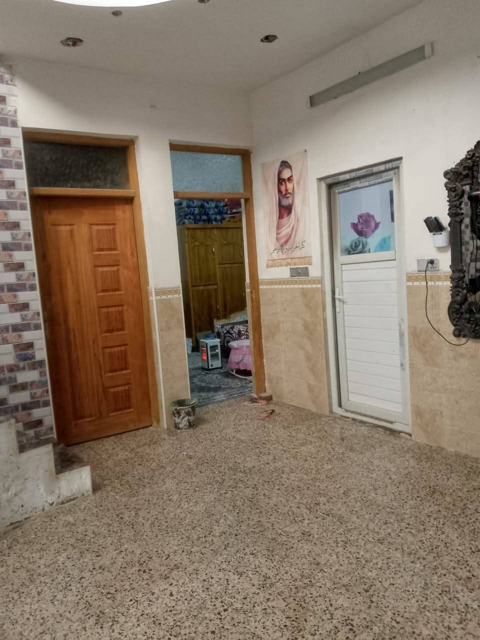 بيت للبيع او مراوس مساحه 100 متر  زراعي سند 117مربع طابق ونص 
العنوان الشعب المربع الي بصف حي المهندسين فتحه ملعب سانسيرو قريب عل شارع 
للاستفسار الاتصال على الرقم او واتساب ***********
