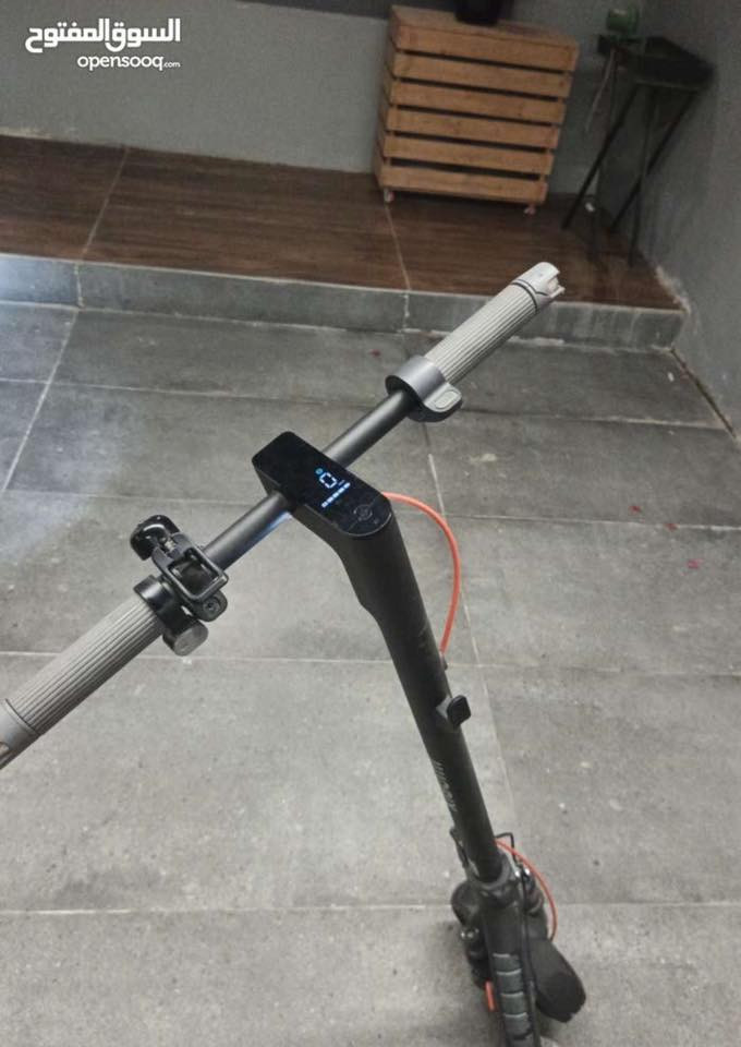 سلام عليكم 
 ( سكوتر شاومي فايف )
السكوتر نظيف جدا و اخو الجديد 
فدشي كلش مرتب و حلو مناسب لجميع الأعمار
سرعه السكوتر :السكوتر سرعته مناسبه و امن جدا لل أطفال 25Km
المسافه:السكوتر يقطع مسافه ٦٠ كيلو بل شحنه الوحده مسافه ممتازه جدا و مناسبه للتنقل الداخلي
سهوله نقله:السكوتر وزنه خفيف و تكدر تودي وياك ل اي مكان قابل للطي
و كذلك يوجد تطبيق للسكوتر خاص يقرأ الشحن و المسافه المقطوعه  و يمكن قفله و فتحه من خلال البرنامج و مميزات أخرى 
السكوتر يحتوي على نظام ضد السرقه فا إذا قفلته من التطبيق اي واحد يجي يحركه يكوم يشتغل الضوه مالته و يقفل التاير
السكوتر ماشي 450 كيلو فقط اخو الجديد 
و صاحبه مهتم بي كلش
السكوتر يجي بي ثلاث وضعيات قياده Walk,Drive,Sport
و شاشه تقرا الك كلشي بل سكوتر 
و بل عافيه على الي ياخذه
———————————————————————————
السعر:450 و بي مجال للشراي 
العنوان: مجمع البدور
للتواصل:***********
