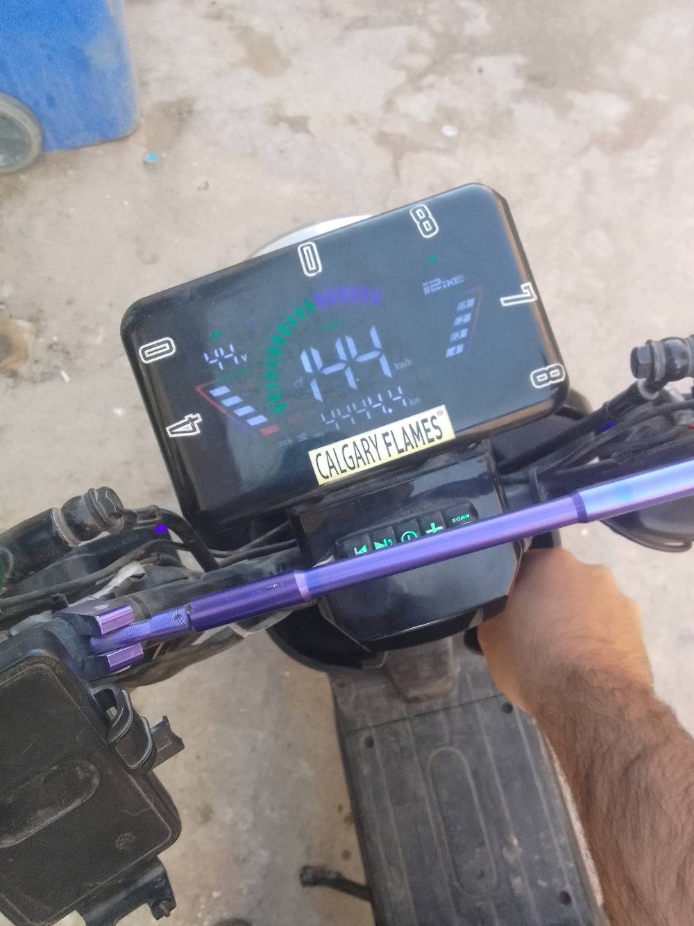 القبله حي شهداء
دراجه شحن جديدة كلشي بيه شغال نضيفه رقم بي واتساب راسل وتساب بس مراسله