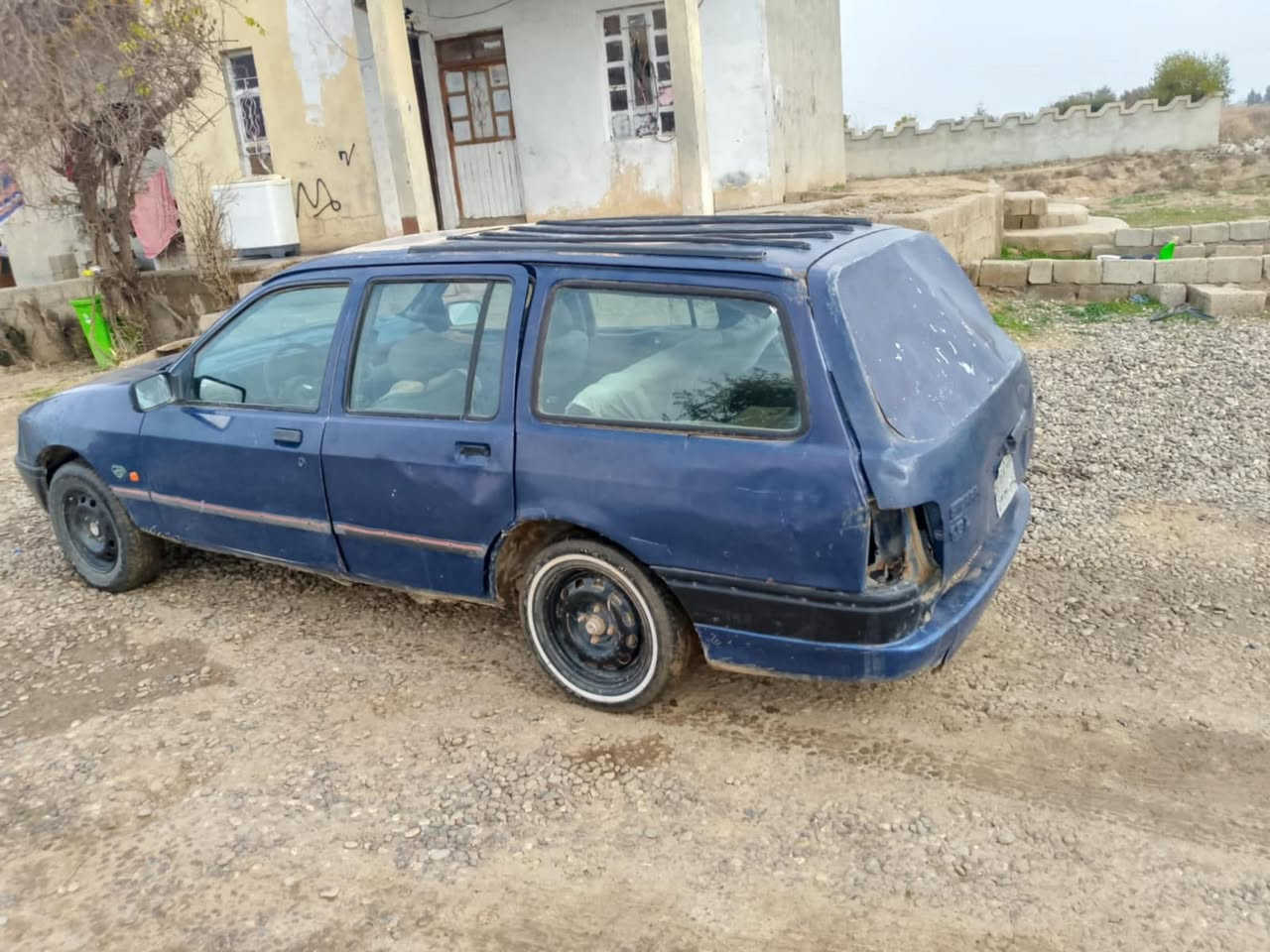 السلام عليكم
فورد ستيشن محرك بداية تبخير كير شرط
السيارة شغالة وراعيها موجود وبيها سنوية
صدر نص عمر تواير نص عمر والباقي شنوف العين 

السعر 10 بيها مجال بسيط 

للاتصال : ‭***********
