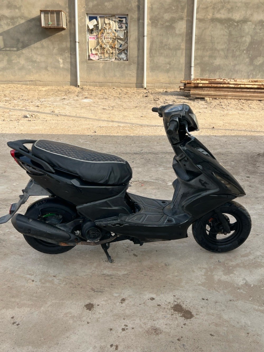 سلام عليكم للبيع ماكس مضلع ياباني مامفتوحه جيب فيتر وافحص شلعه ومعدل كهربائيات كلها شغاله لايت اشاير هورن سلف ملاحظه فقط الباتري ضعيف مكاني البصره قضاء الدير