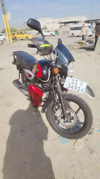 السلام عليكم شباب بوكسر للبيع مديل ٢٢ الدراجه مكفوله مكينته مابيه اي نقص مامشتغله دلفري استعمال شخصي مرقمه بسمي هزه جديده يعني ميحتاجله هزه كبل تحول الدراجه جديده كلش مكاتي الدوره ابو دشير الاستفسار تصل ***********
