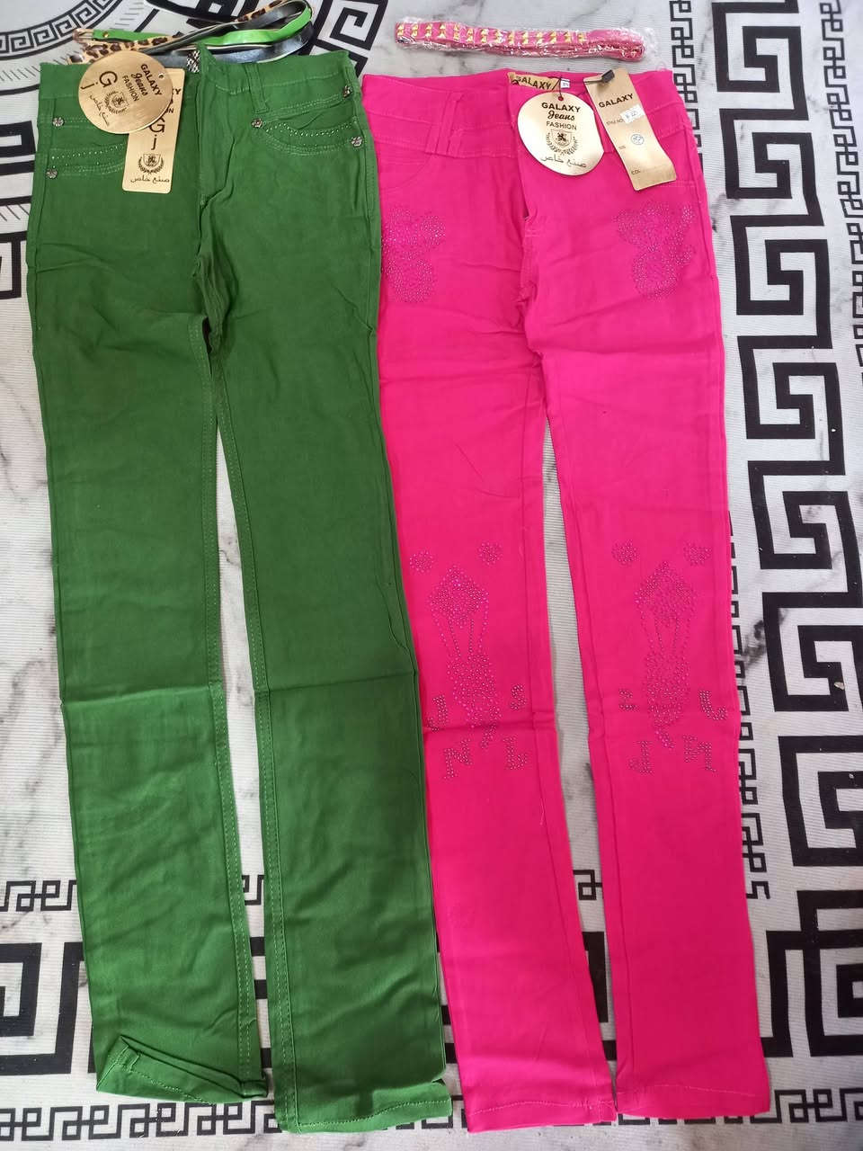 عرض خاص 
تفليش الاسعار فساتين وقمصان نسائية وبنطلونات قماش كوباي وجلد وكتان مطاط وبكافة الالوان والأحجام سعر القطعة ٥٠٠٠ الاف  دينار فقط زورونا ستجدون مايسركم قضاء بلد شارع الأمير مقابل بيت وعيادة الدكتور الجراح قاسم حاتم القيسي ويتوفر توصيل قضاء بلد وكافة المحافظات للتواصل الاتصال واتساب 
***********
تابعوا التعليقات 🤔
