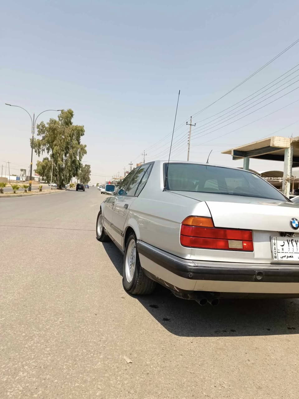 السلام عليكم بي ام للبيع الحجم 730V8السياره أحلامن الصوره تبريد تدفئه كلها شغاله جوم كهرب توماتيك سياره مال جناي اتريك بصره شرط كابون بانزين موجود بيها رقم الماني العنوان موصل جانب الايسر زيونه مجاور المرور الاستفسار عل الرقم ***********
