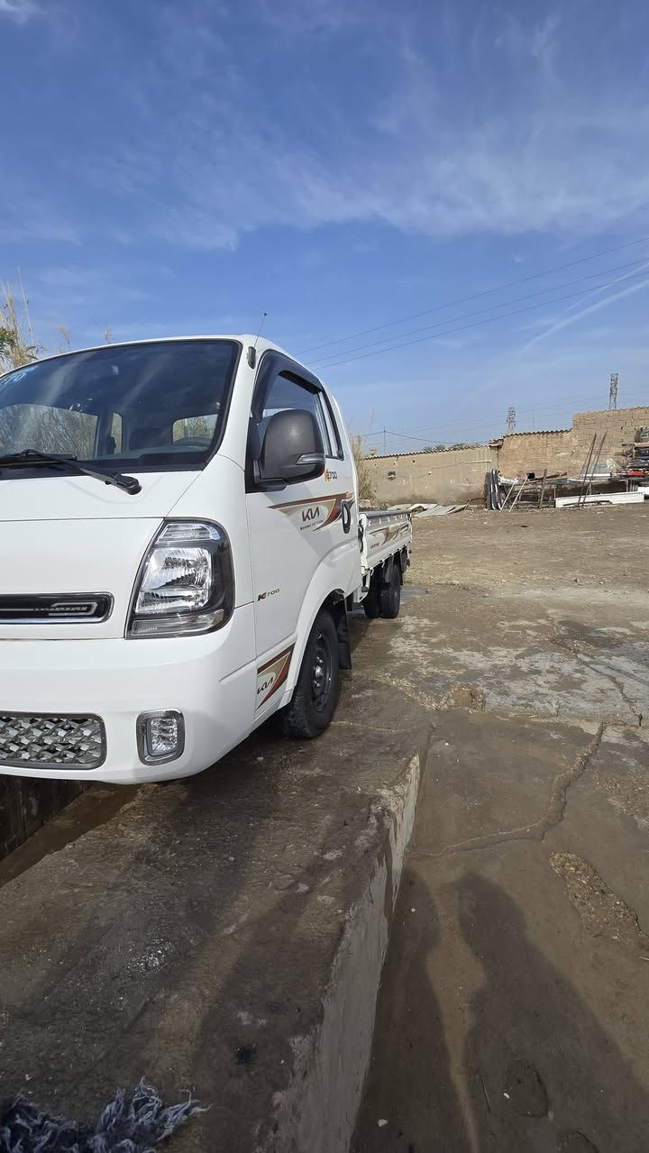 السلام عليكم للبيع كيا حمل مكفول كفاله عامه رقم بغداد انكليزي موديل 2024 تريد تحويل تريد وكاله السياره جديده مكان السياره واسط قضاء الصويره الهاتف/***********/السعر 160 وبيه مجال
