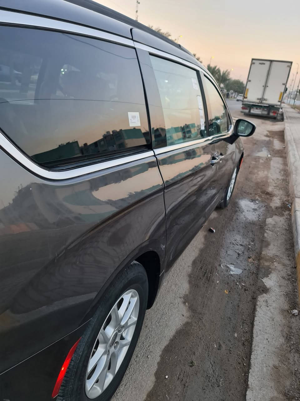 سلام عليكم
سلام عليكم كرايسلر فيوجر  7 راكب موديل 2021 رقم اربيل ب اسمي 
محرك 3600 سته سلندر 
تحكم استيرين 
كشنات جلد 
كامرا دوران مع الاستيرين 
5 ابواب بصمه الابواب الجانبيه كهرباء 
جنطه بصمه شفط
كير ماوس + هند بريك بصمه 
تبريد 3 قطع 
ماشيه 150 الف 
حادثها ب امريكا باب سرقه ومرجع ابلادي و بنيد مبدل بدون دواخل 
وجزء من الصندوق صبغ فقط 
 السعر 187 $ وبيها مجال للشرايه 
المكان بغداد 

***********
