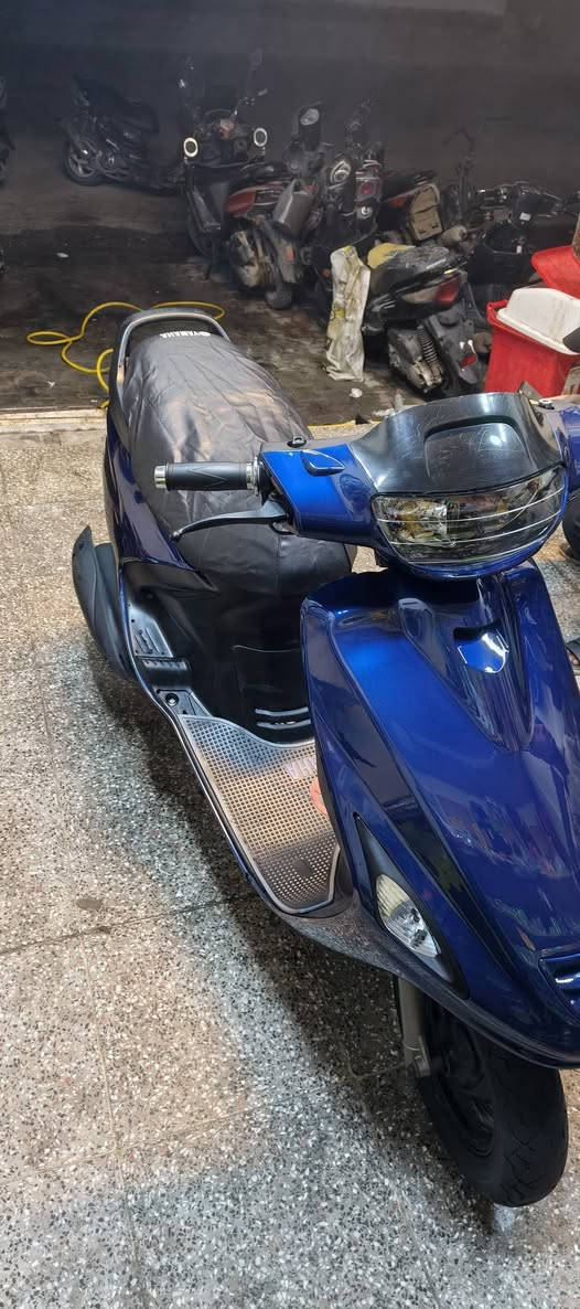 سلام عليكم شباب دراجه مال حويه  مكينه خرسه ودراجه بلحقيقه احله شالعه ومعدل مخير من الله تجي وتفحص مكاني نجف حي المهندسين سعر 675 وبيه مجال حاك جيتك هذه رقمي ***********
