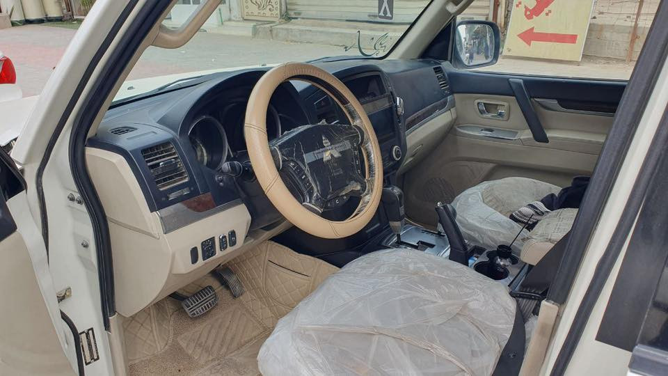 للبيع باجيرو 2010 حبتور فول مكفوله السياره بيه فقط بارد باجاملغ الخلفي وتكحيل بالجاملغ الامامي السياره مبدل بيه اويل بم ماشيه 290وقابله لزياده المكان نجف ***********
