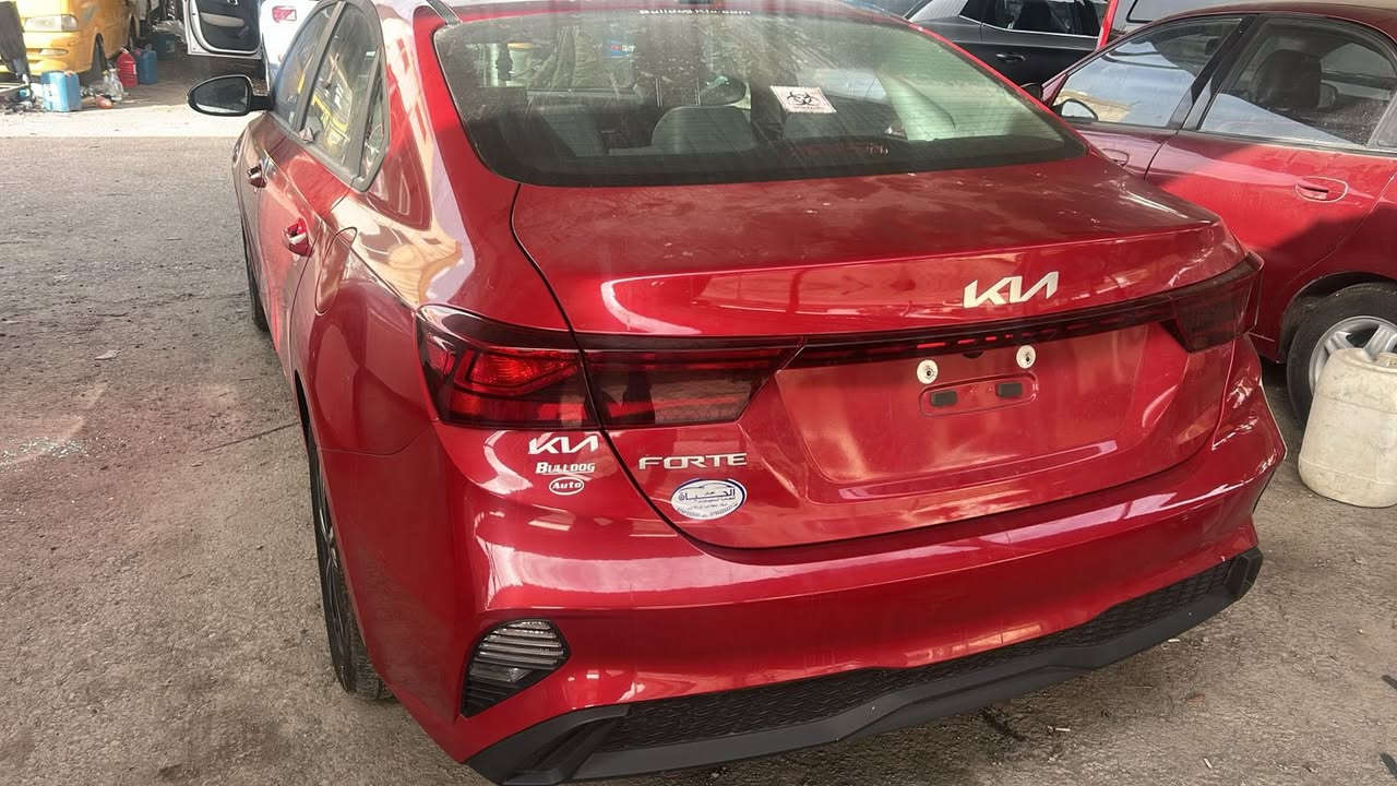 السلام وعليكم فورتي للبيع موديل 24 كلين بدون حادث واصله عقبه تريد دخله حره او شهداء السعر 
السعر 136 ***********
