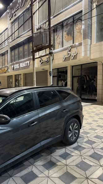 السلام عليكم اقرة التفاصيل كاملة والي تحتاجة اتصل وبلخدمة
السعر 215 والمجال جداً محدود
مكاني بغداد السيدية  
الرقم:***********

توكسان 2023 هايبرد وارد امريكي 
الحادث بنيد مبدل نفس اللون بدون صبغ+جاملغ السائق بارد على گد شبر 

 فقط لااكثر ولااقل والحادث مالها سطحي البدنة والراديتر البلاديات نفسهن تجي تتاكد وبلخدمة

السيارة بدون قطرة صبغ بدون اي شخط جداً نظيفة ومحافظ عليها

السيارة رقمها بغداد ب اسمي ومشروع وطني تتحول بكل محافظات العراق يعني

ماشية السيارة 40 الف كيلو وفول مواصفات عدا البانوراما 

مكينة السيارة تكون 1.6تيربو وهايبرد السيارة صاروخ الله شاهد بلشلعة والمعدل كذلك ال200 ولايمها

الگير يكون AT و6 نمر وليس CVT

صدر السيارة الامامي والخلفي جديد بلكامل قبل اسبوع بدلتة بل اضافة الى تخم تايرات كامل قبل شهر ونص شديتة 

السيارة صافية والحمدلله مناقصها اي شي لاكلوب بلدشبول ولامنا ومنا اي نقص بيها تنزل من سعرها الي يعجبك واني حاضر 

المواصفات 
رادارات 360 درجة توقف ذاتي في حال تقترب السيارة من حاجز  داير مداير السيارة طبعا 
السيارة بصمة تشغيل وابواب والجنطة وشفط تكون 
كراسي كهرباء وتدفئة ومخمل مو جلد 
تشغيل عن بعد تحديد مسار قيادة ذاتية جيدة جداً كروز سرعة 
الجام اربع بوب اوتو 
تبريد قطعتين خلفي وامامي ويكون بيانو يعني لمس ومنفصل اكيد 
البجم زنون بلكامل 
مانع تزحلق
