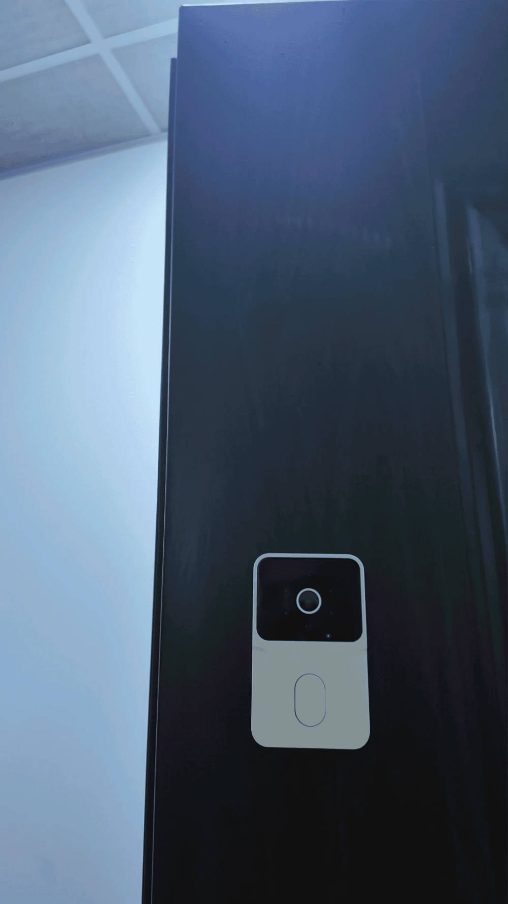  بابك في جيبك.. وين ما كنت!
​خليك مطمن على بيتك مع Mini Doorbell الذكي. أصغر جرس بكاميرا ومواصفات عملاقة:
​🔔 تنبيه فوري: يوصلك إشعار على جوالك أول ما أحد يدق الجرس.
​📸 شوف وكلم: كاميرا عالية الدقة مع مايكروفون للتحدث مع الزوار عن بُعد.
​🛠️ تركيب بثواني: بدون أسلاك، بدون حفر، وشغال بالـ WiFi.